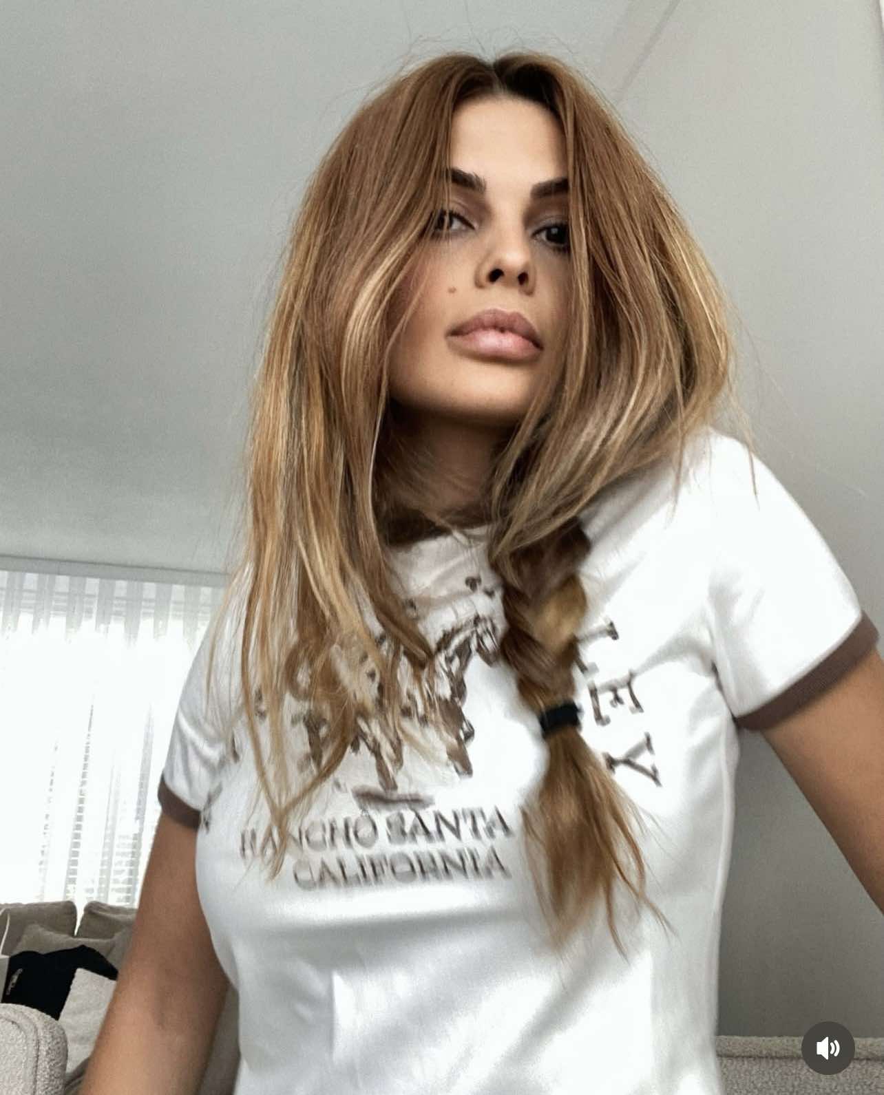 No description available.