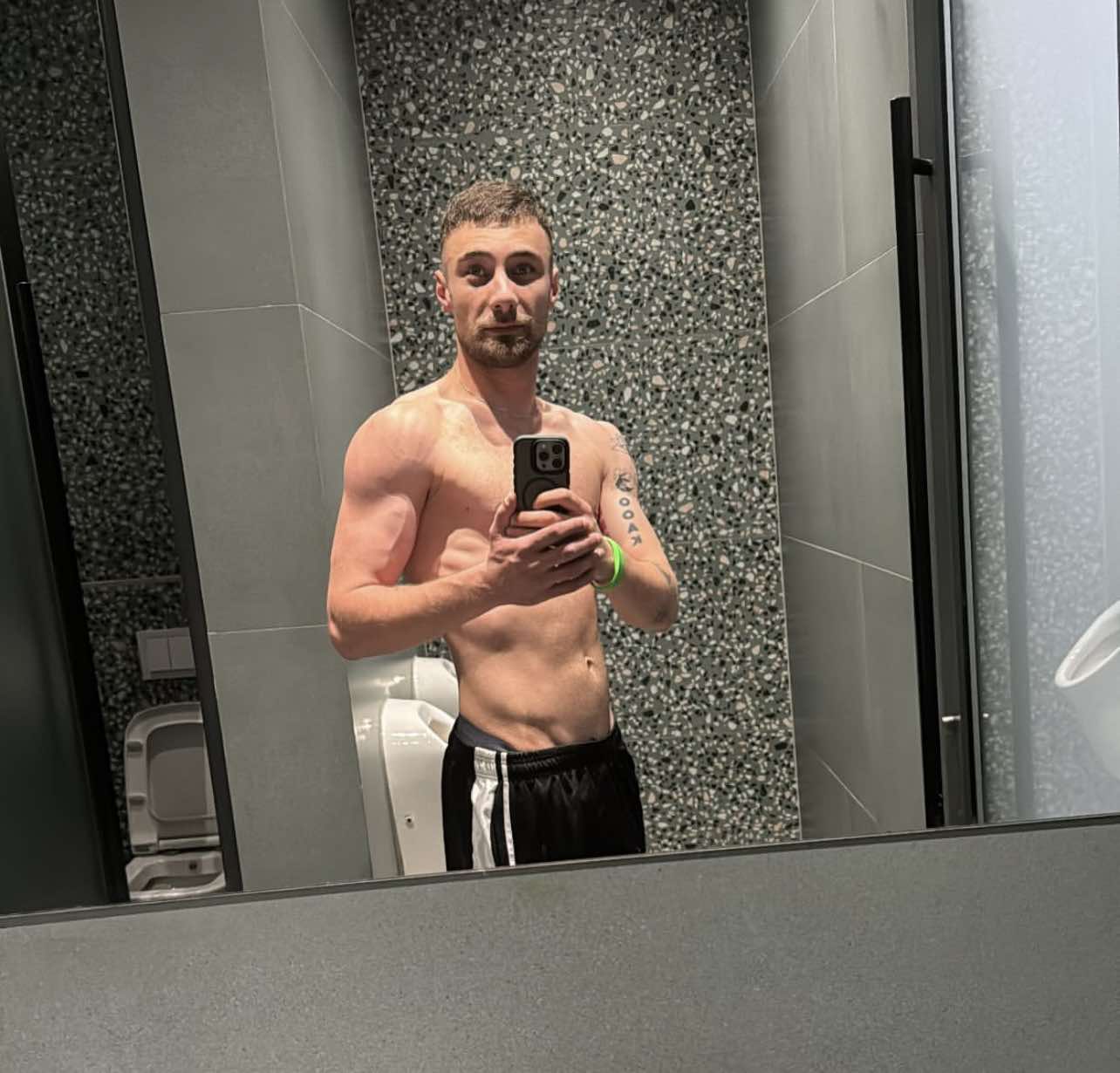 No description available.