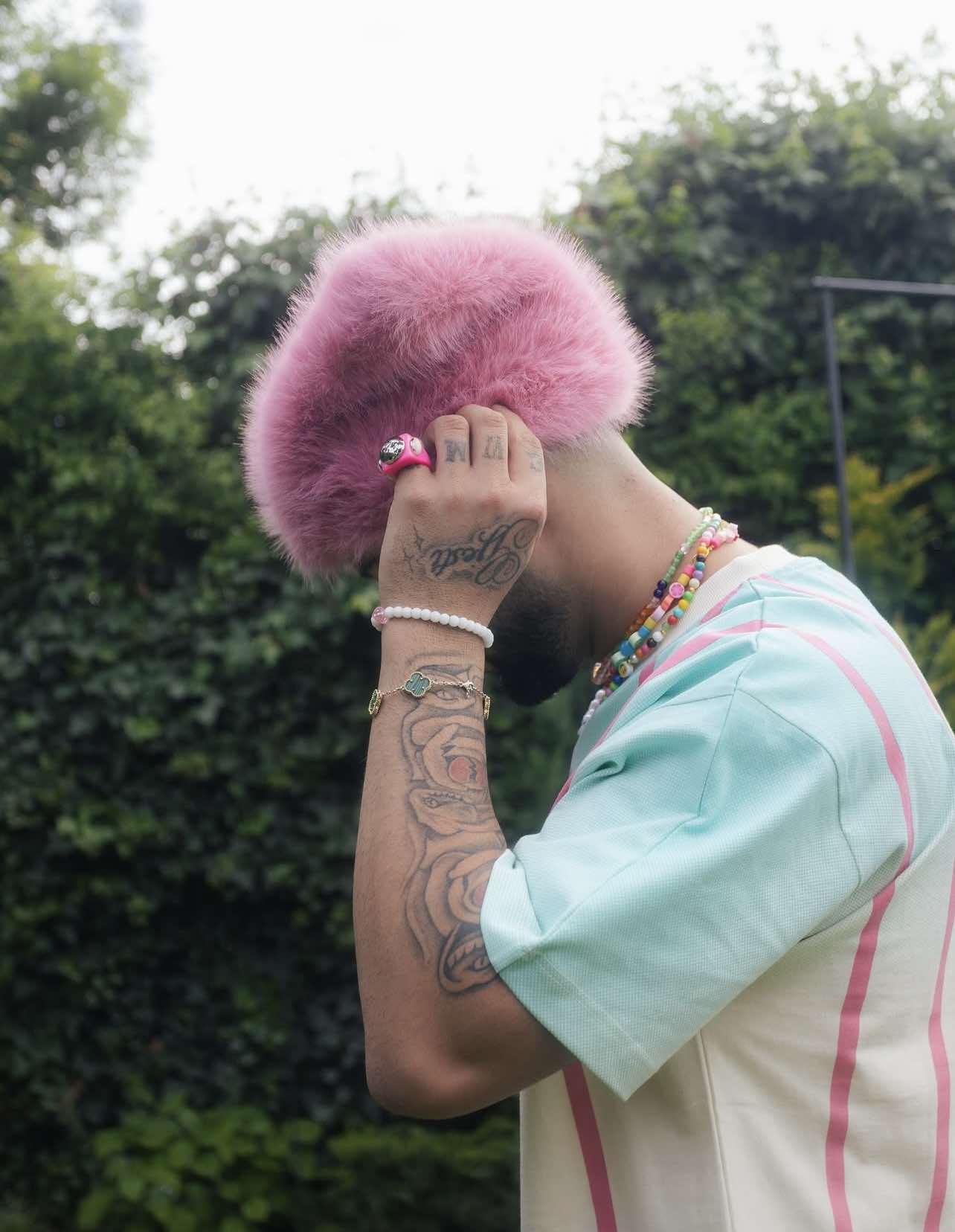 No description available.