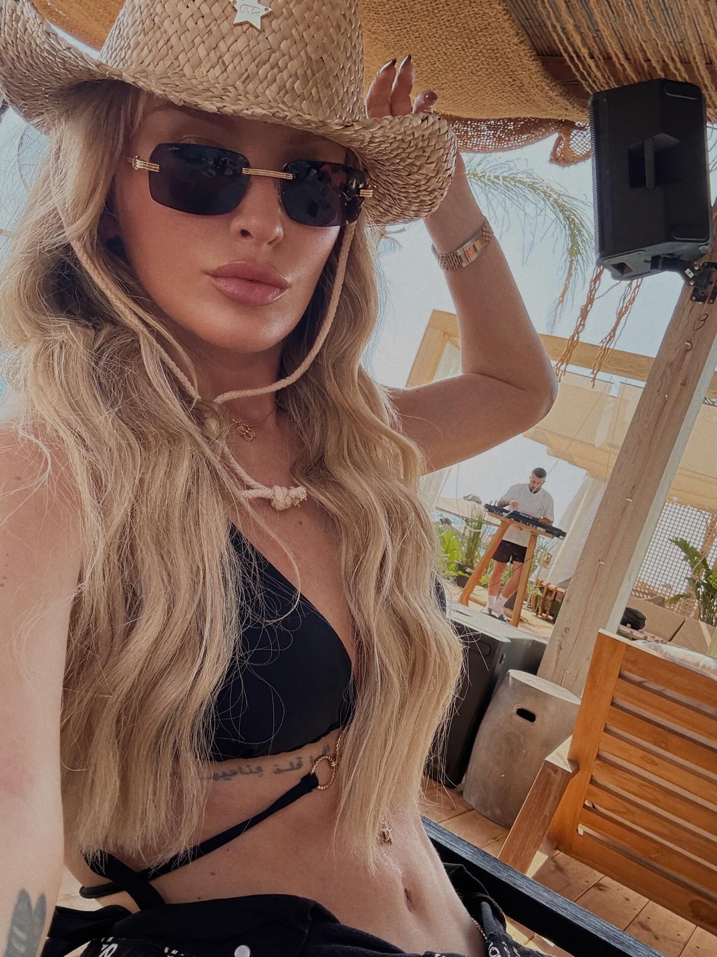 No description available.