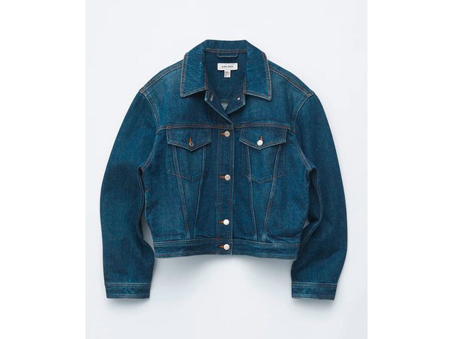 Është koha të nxjerrësh xhaketën xhins nga dollapi, ja