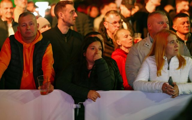 Mijëra qytetarë mbushin rrugët e Budapestit, festë për