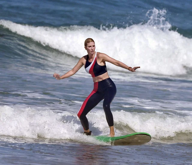 Foto   Ivanka Trump  pushton  dallgët në Kosta Rika  momentet e saj në surf bëhen virale